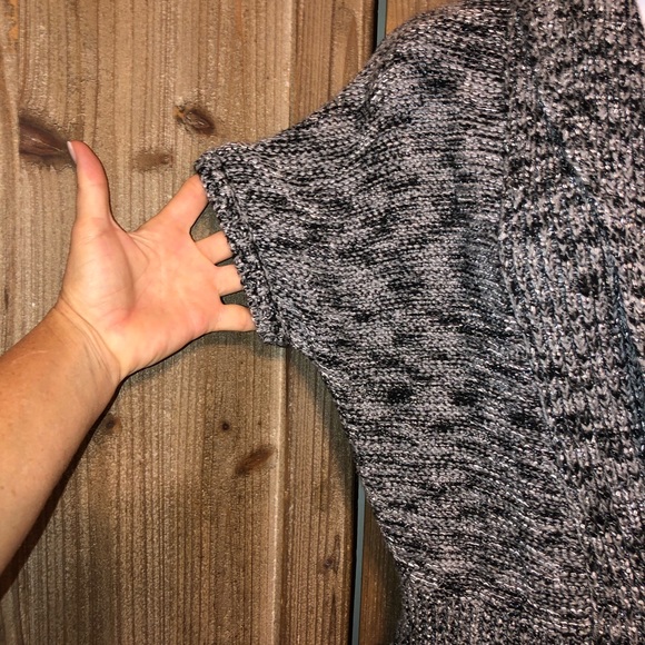 Kenneth Cole, medium. Black/white - Picture 5 of 5